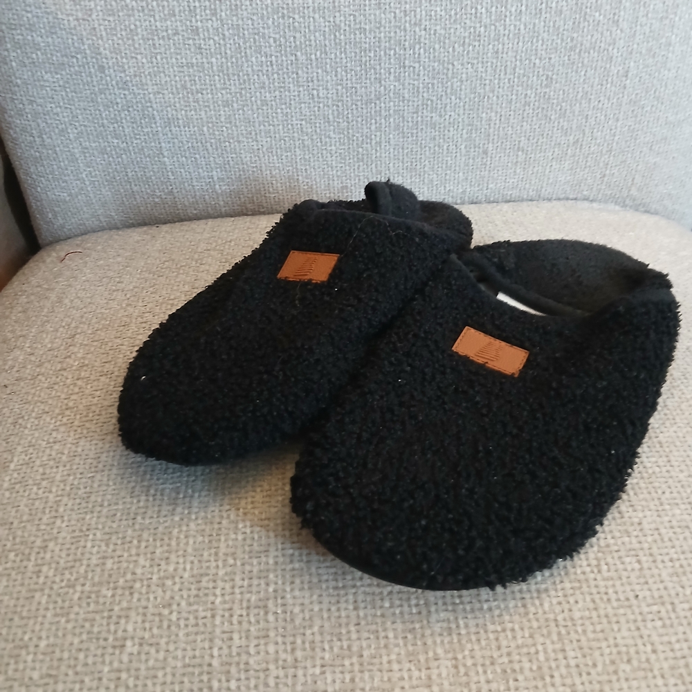 Barebum Cozy Black Women's Slippers Rubber Sole Removable Insole Size 9/10